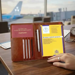 Dutch Shield Paspoorthoezen<RFID Medisch Paspoort Hoes - Anti Skim Bescherming Bruin